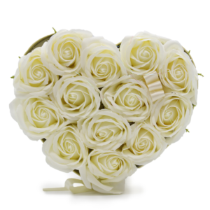 Bukiet prezentowy z mydlanymi kwiatami - 13 kremowych róż - serce
